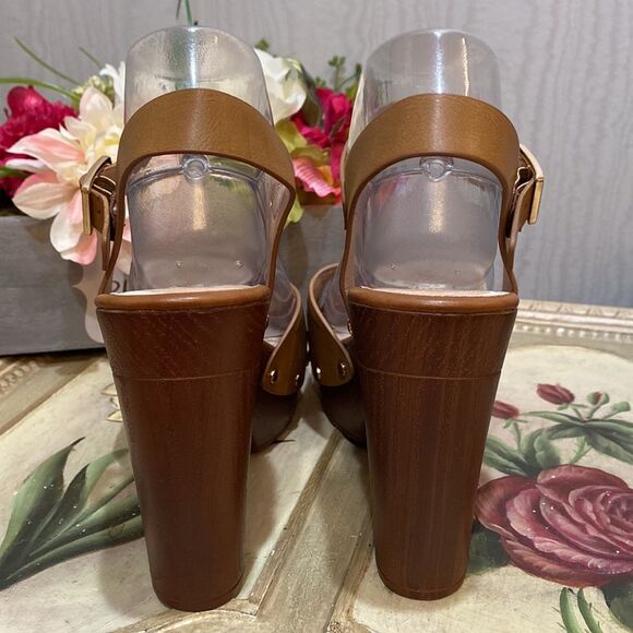 Kayleen Los Angeles Queen Studded Sandals Sz 8.5 NWOT - Picture 9 of 16